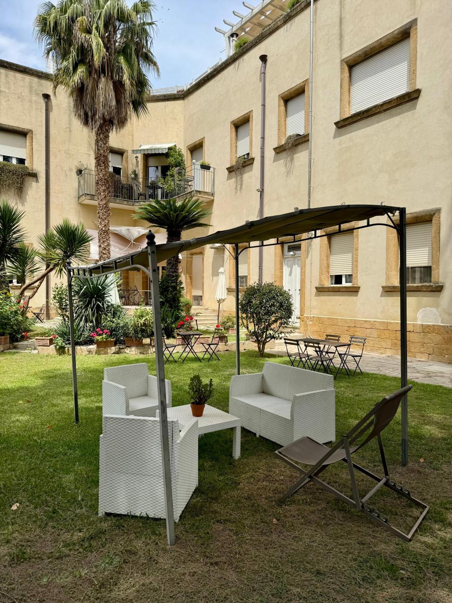 Aedes B&B Il Giardino Dei Sogni Lecce Ngoại thất bức ảnh